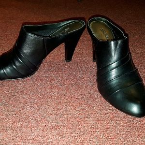 MAKE AN OFFER!  Solanz Black Heel Boot Mule